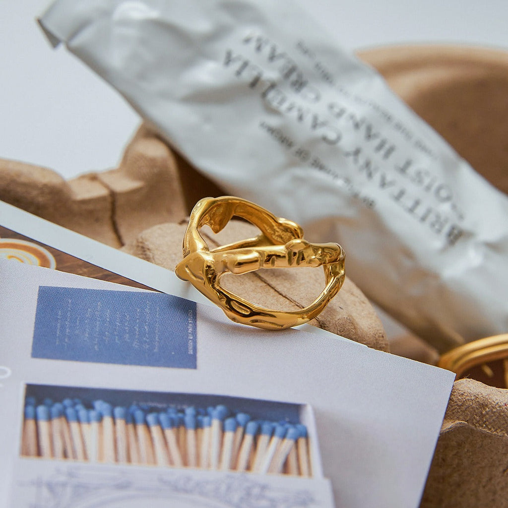 18K gold ring of light luxury high-end jewelry