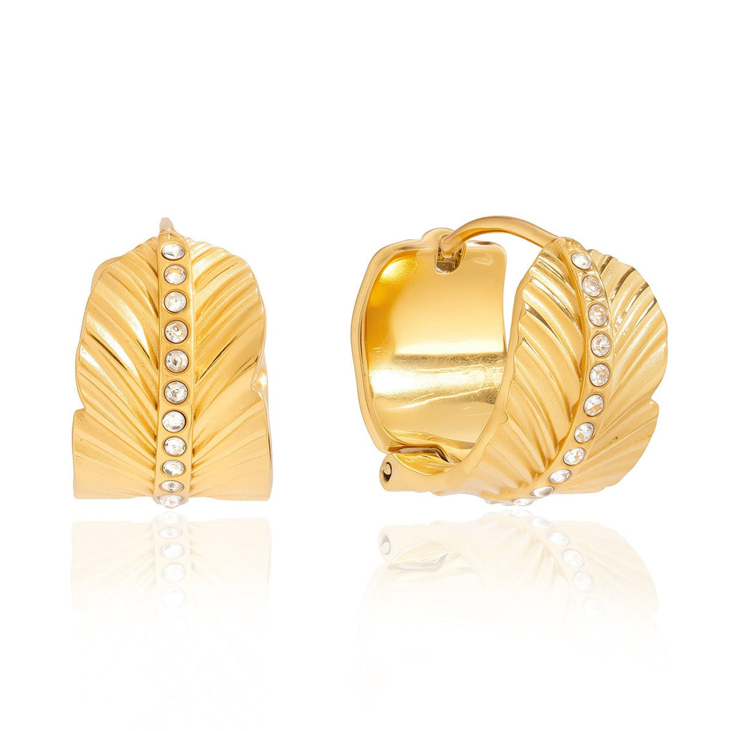 18K gold leaf-patterned stud earrings with white diamonds