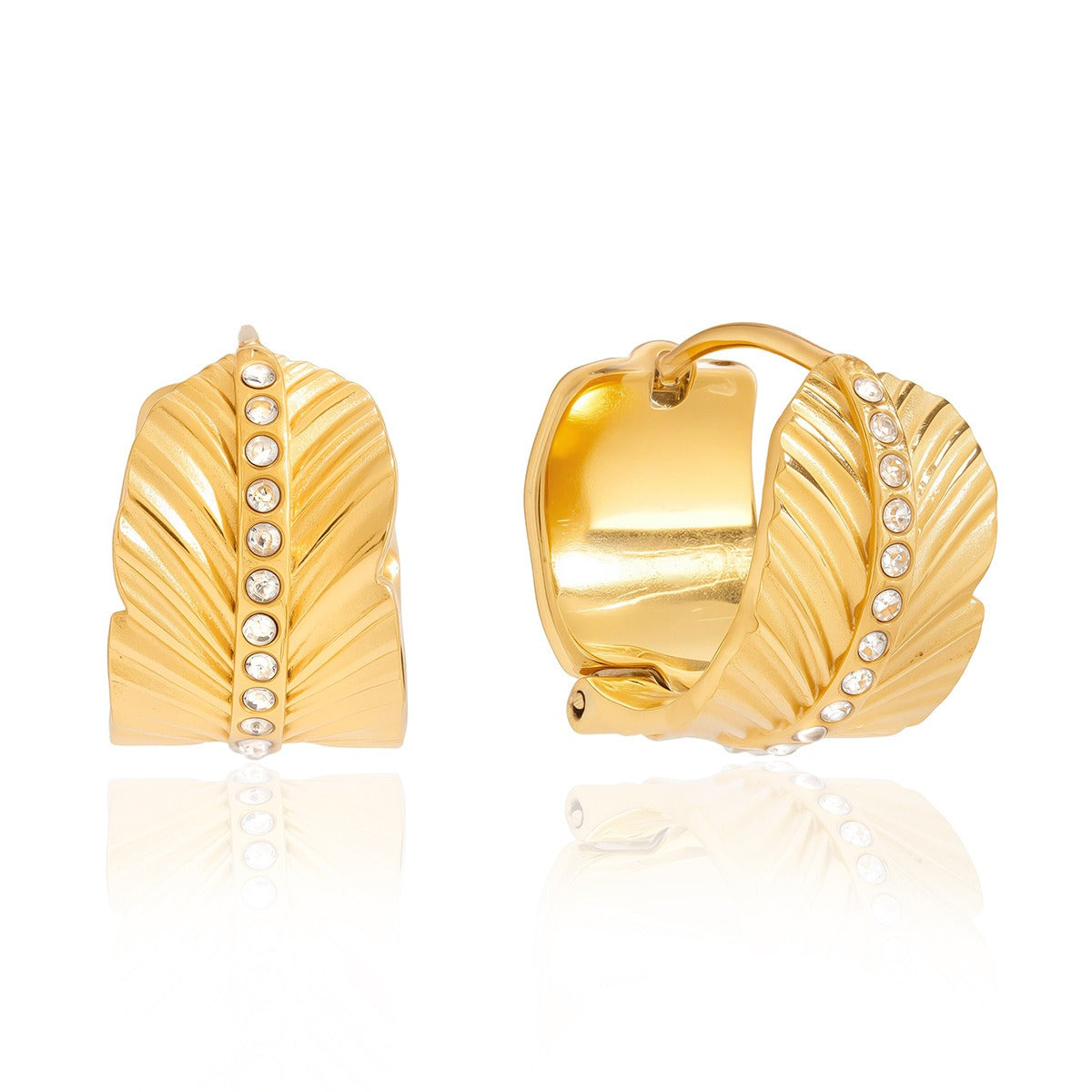 18K gold leaf-patterned stud earrings with white diamonds