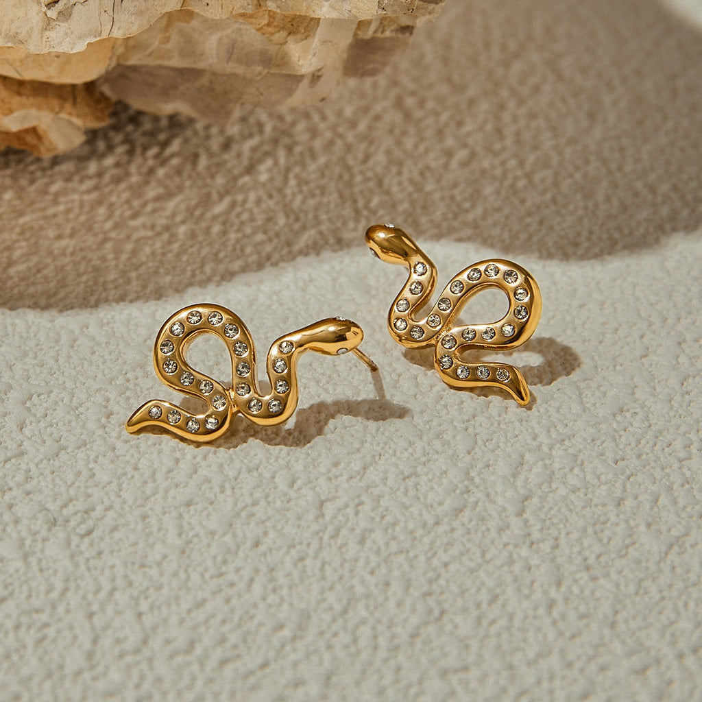 18K gold snake-shaped diamond-studded earrings with exquisite design