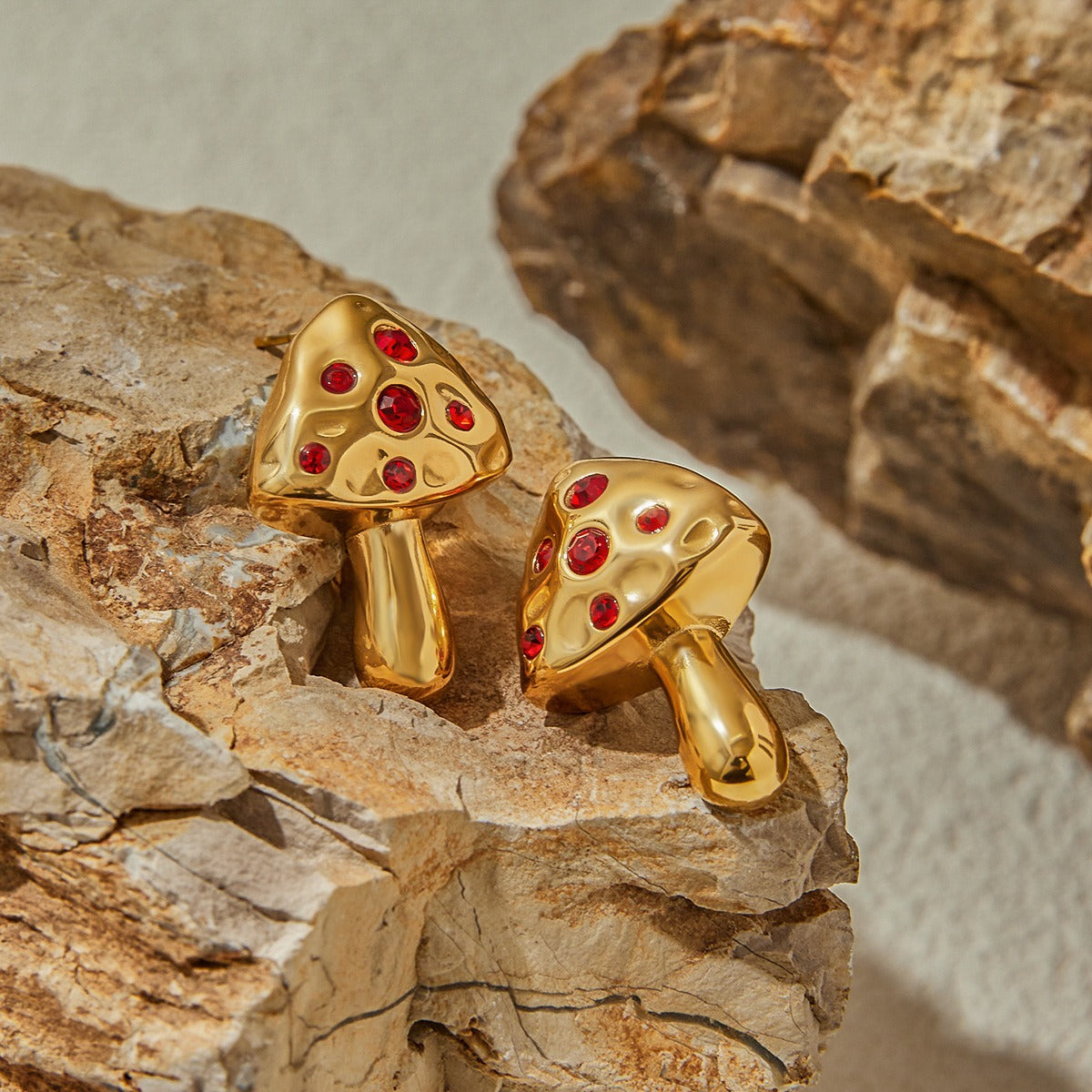 18K gold mushroom-shaped earrings inlaid with gemstones, exquisite and noble design