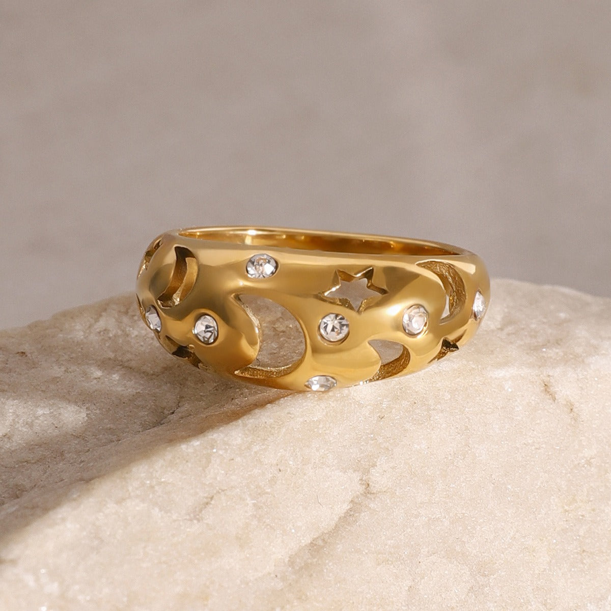 18K gold star and moon hollow with gemstone design exquisite noble ring