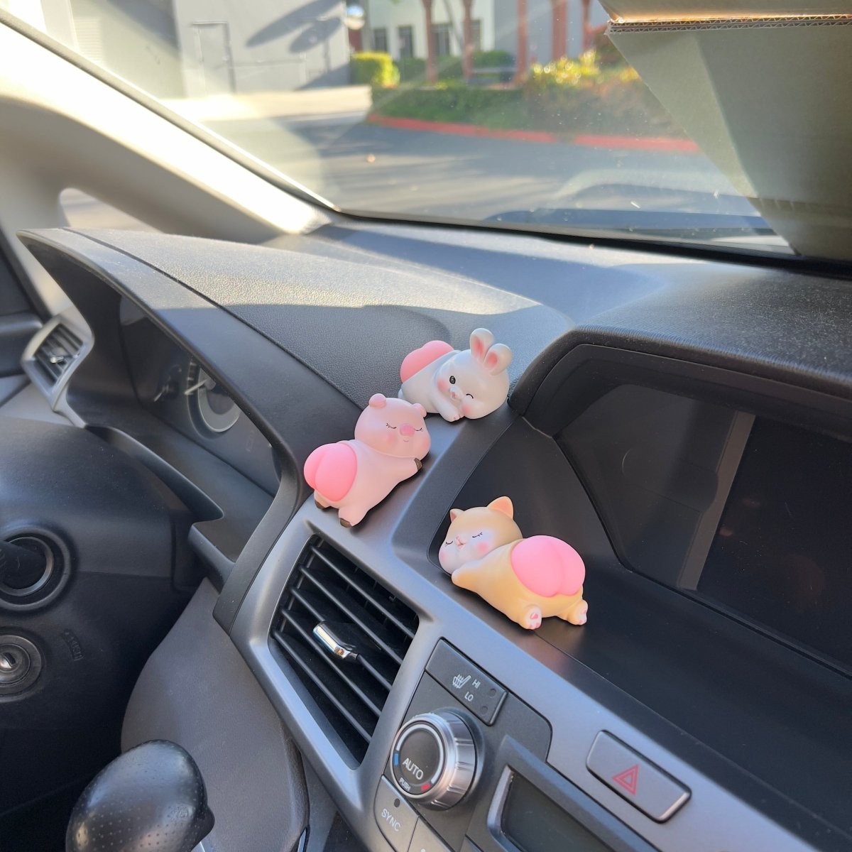 Bouncy Butt Car Ornament – Cute Animal Dashboard Silicone Decor