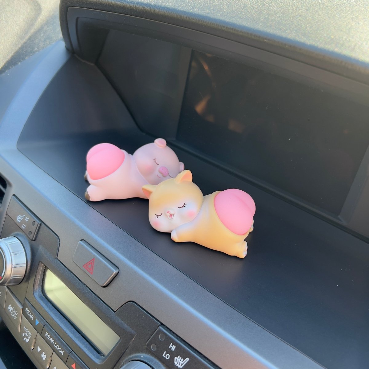 Bouncy Butt Car Ornament – Cute Animal Dashboard Silicone Decor