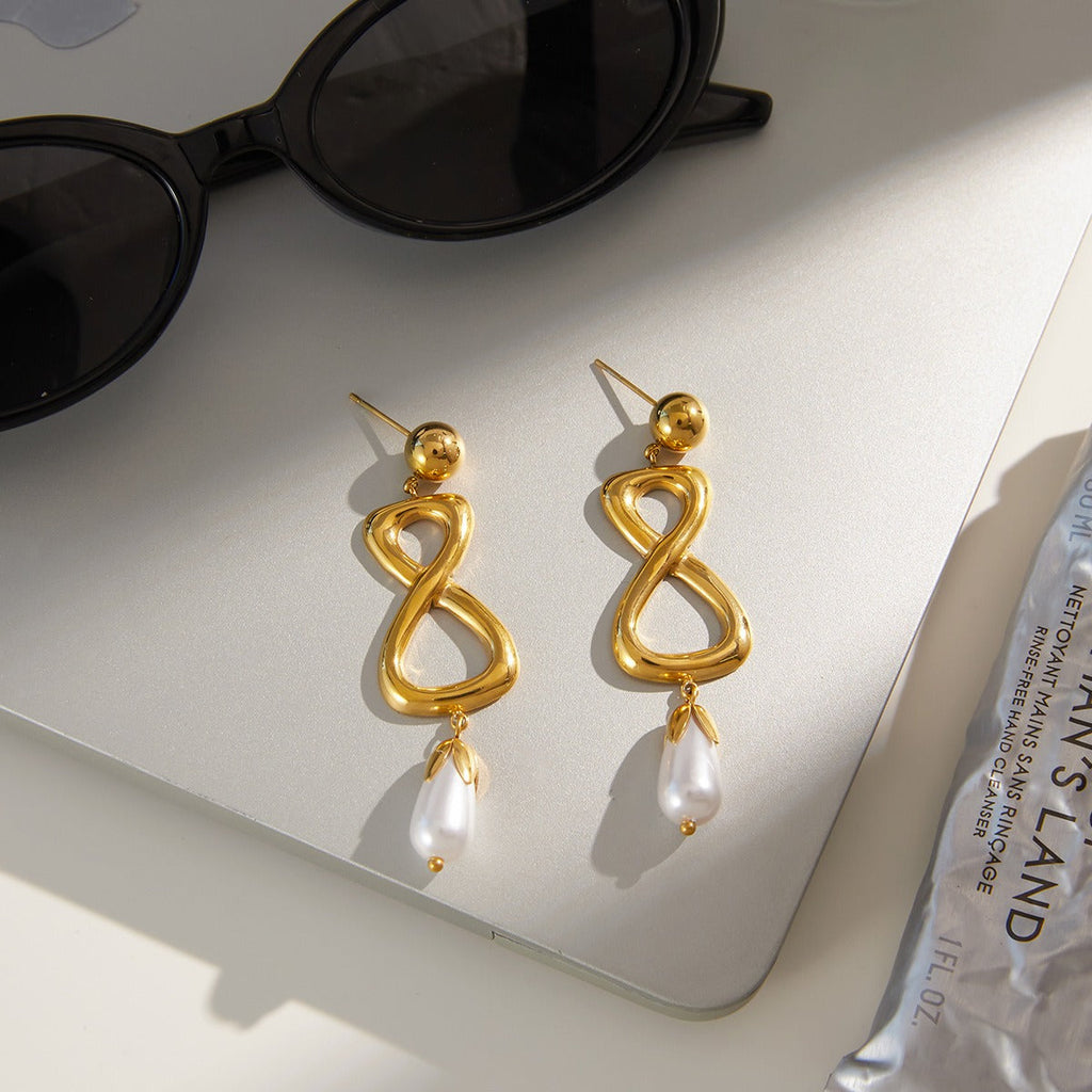 18K gold figure-eight shaped titanium steel earrings for autumn and winter.