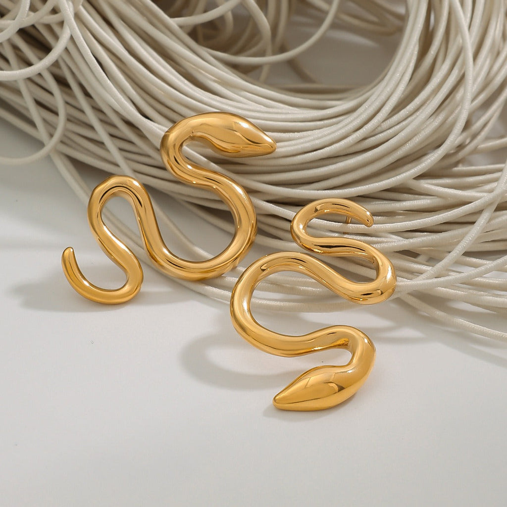 18K gold snake-shaped design trendy and personalized earrings
