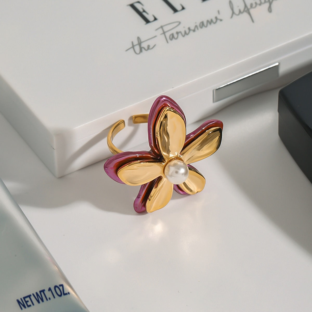 18K gold flower-shaped inlaid pearls exquisite design noble ring