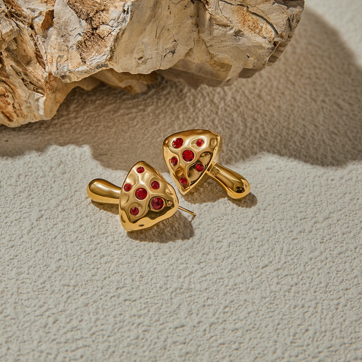 18K gold mushroom-shaped earrings inlaid with gemstones, exquisite and noble design
