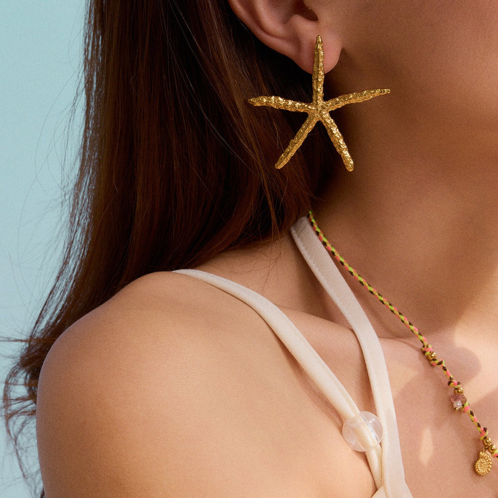 18K gold starfish-shaped earrings with a simple and unique design