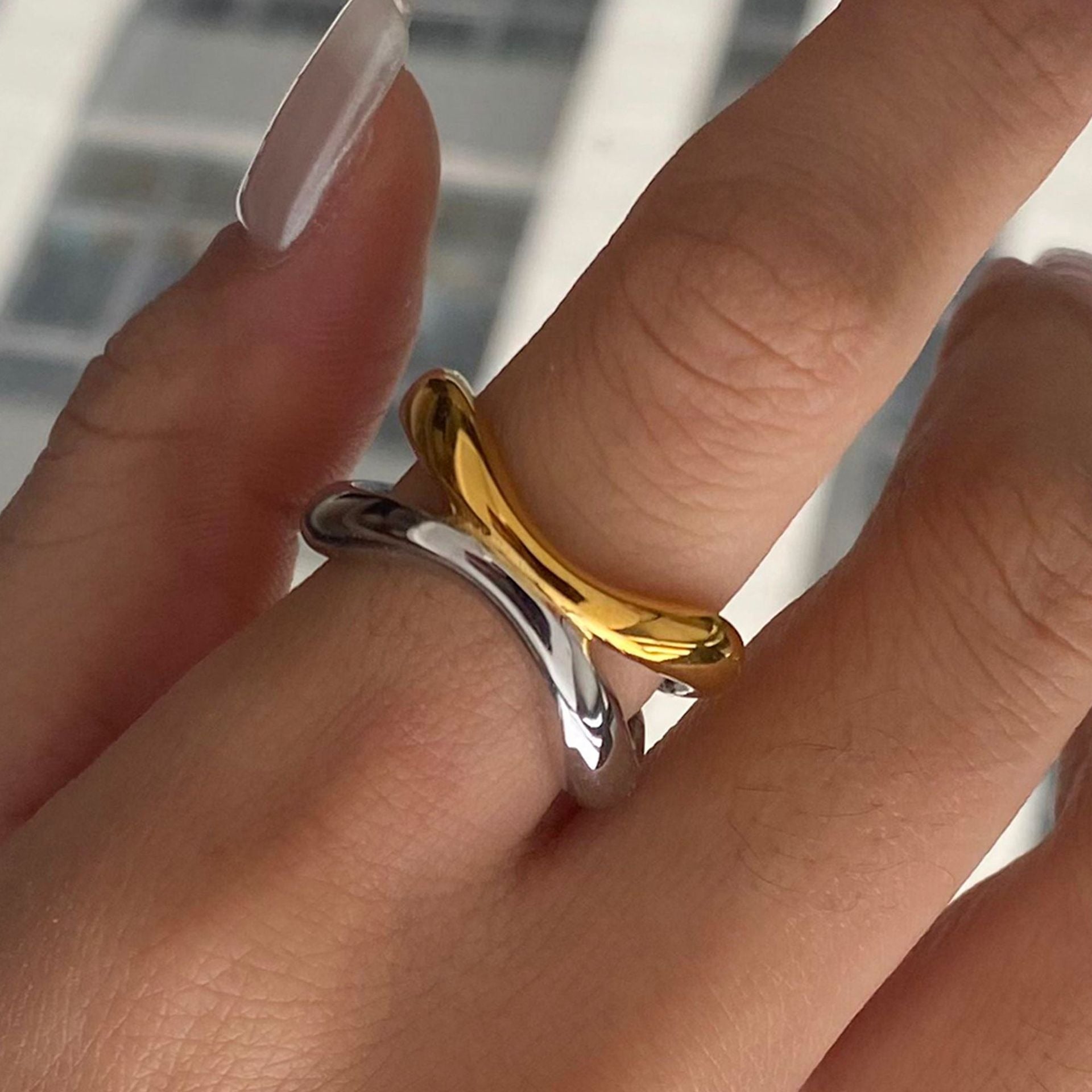 18K gold geometric lines with gold and silver color matching design simple and elegant ring