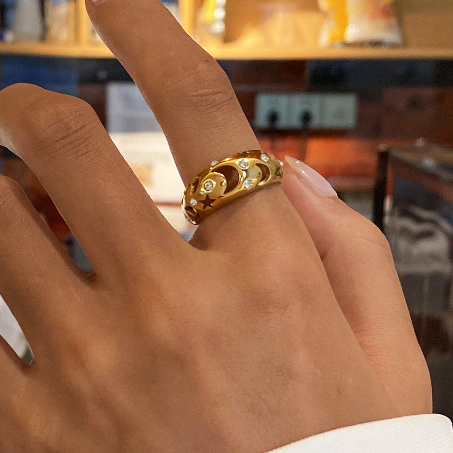 18K gold star and moon hollow with gemstone design exquisite noble ring