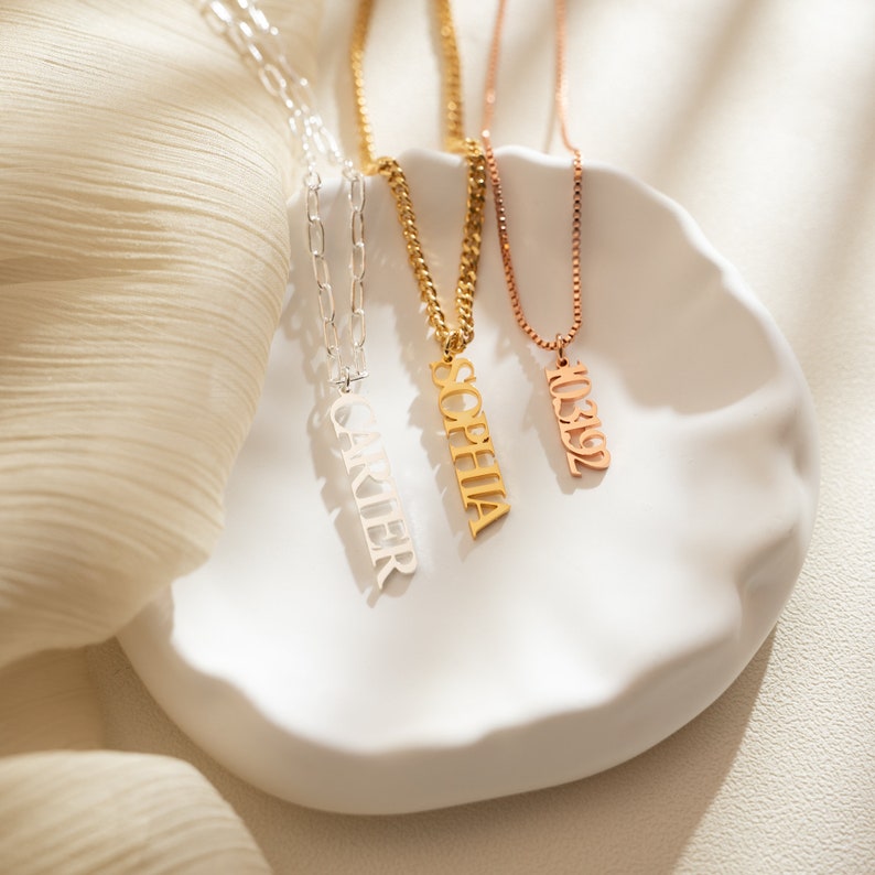 Personalized chain name necklace