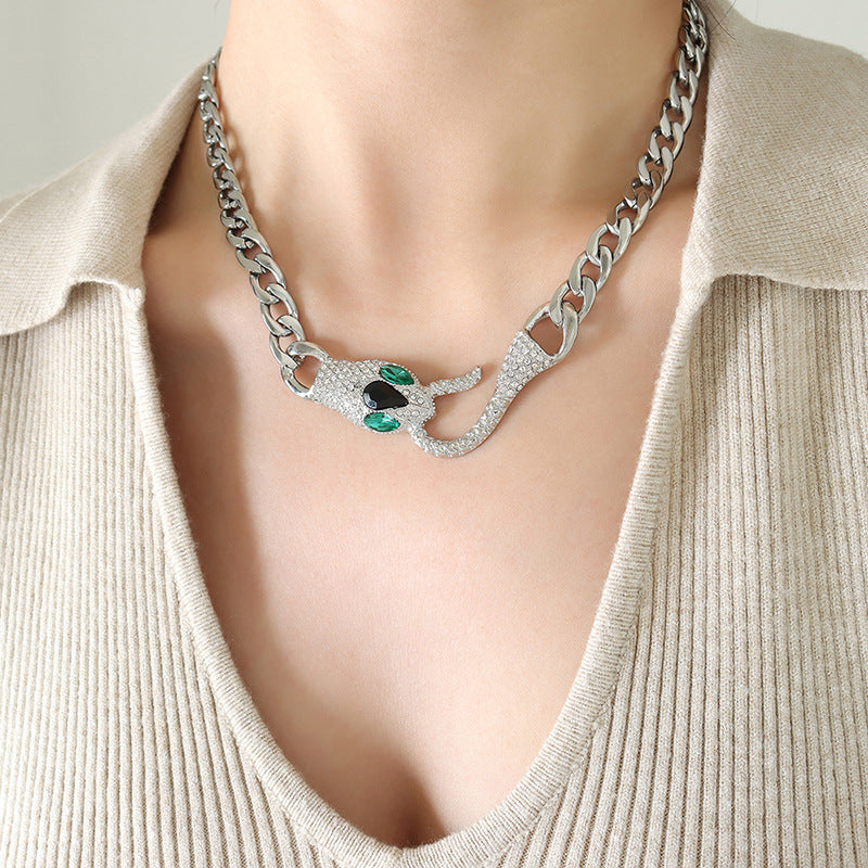 18K Gold Fashion Exquisite Snake Head Design Versatile Necklace
