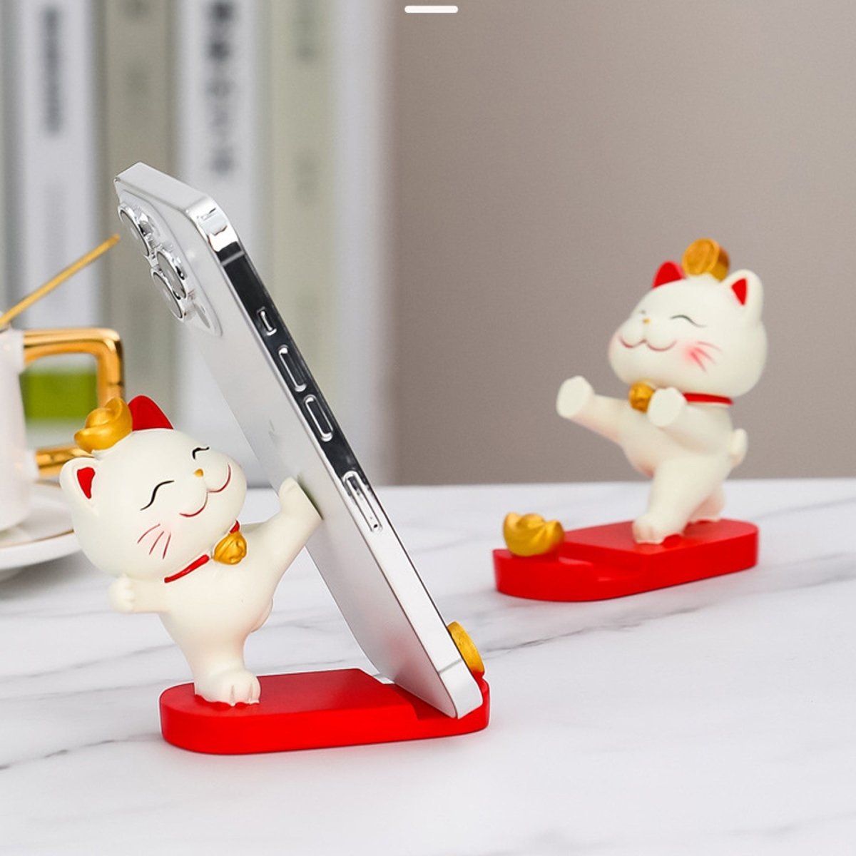Fortune Cat Phone Stand – Cute Japanese Maneki Neko Decor Gift
