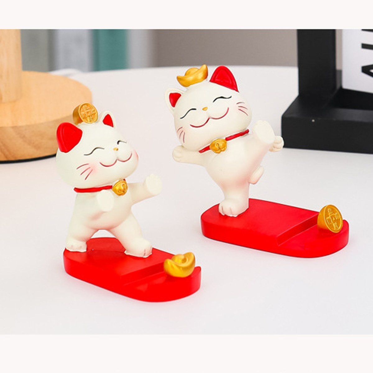 Fortune Cat Phone Stand – Cute Japanese Maneki Neko Decor Gift