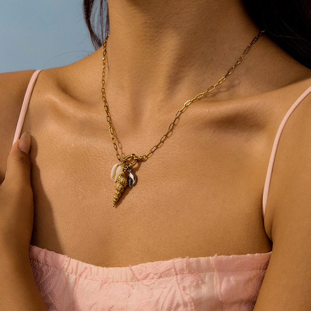18K Gold Conch Shaped Fashion Necklace