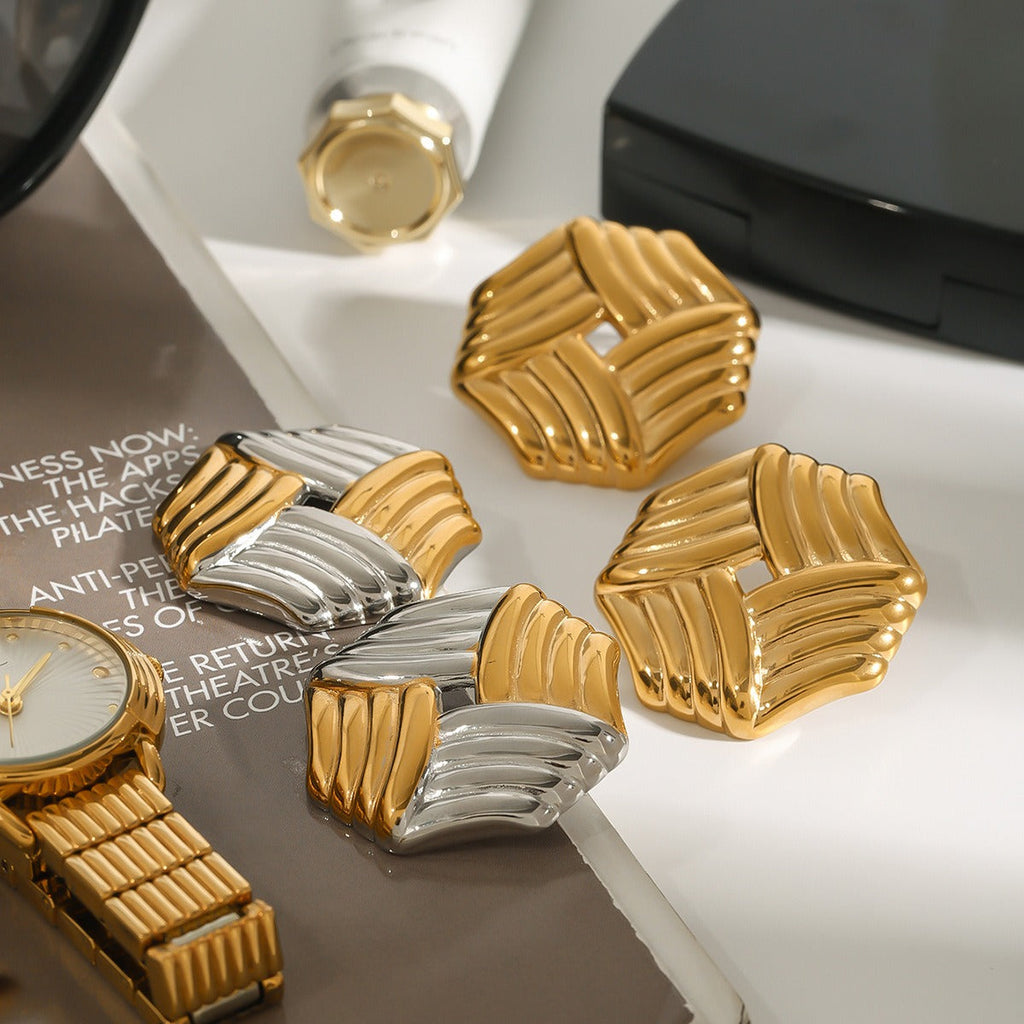 18K gold octagonal earrings with stripes design