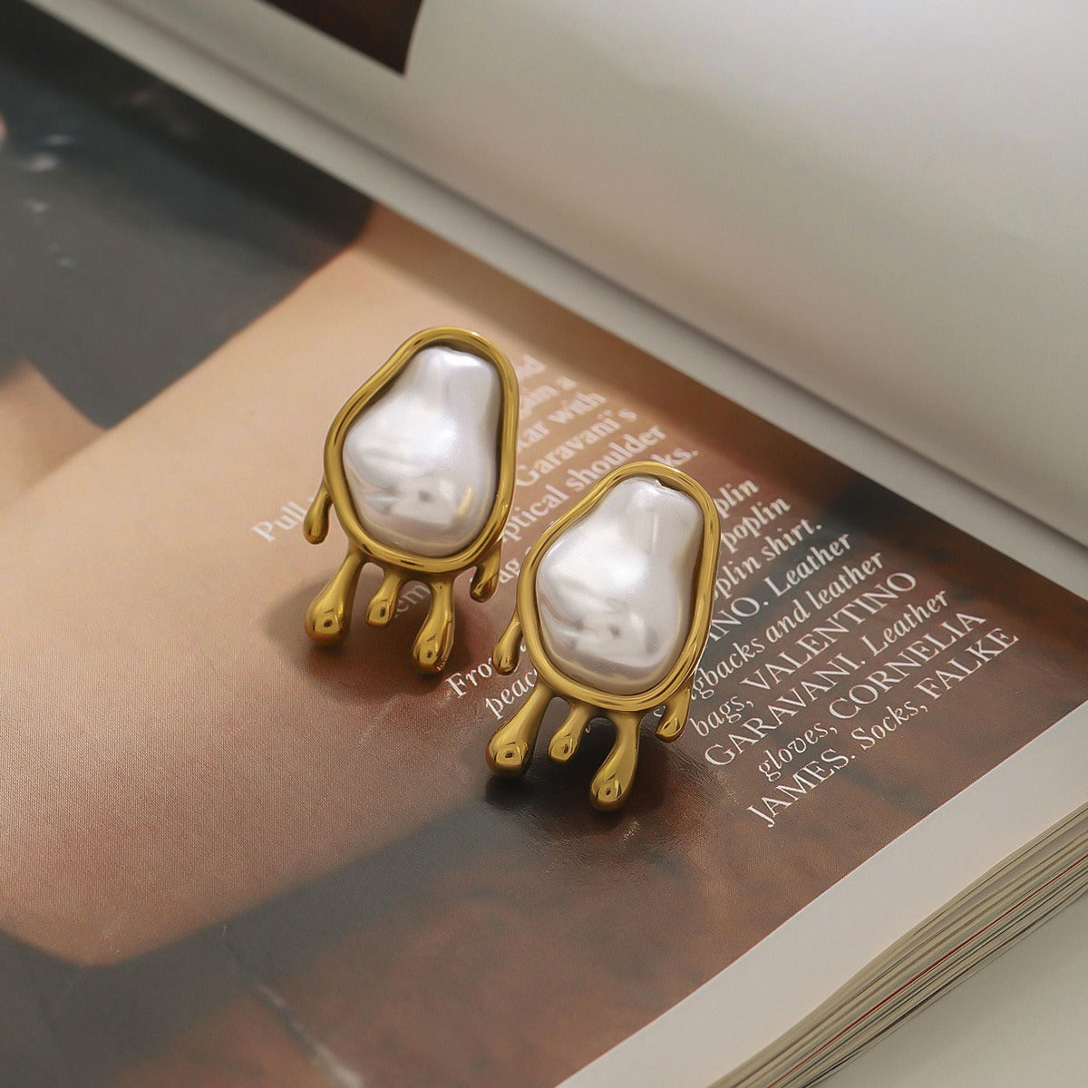 18K gold geometric oval inlaid irregular pearl design exquisite noble earrings