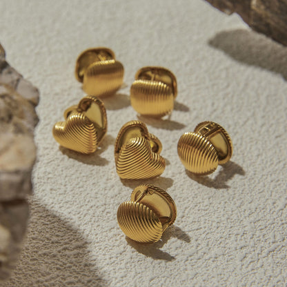 18K gold heart-shaped earrings with textured design, simple and fashionable