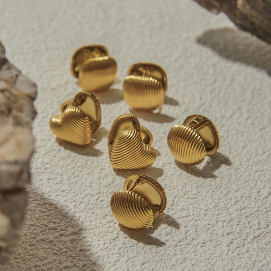 18K gold heart-shaped earrings with textured design, simple and fashionable
