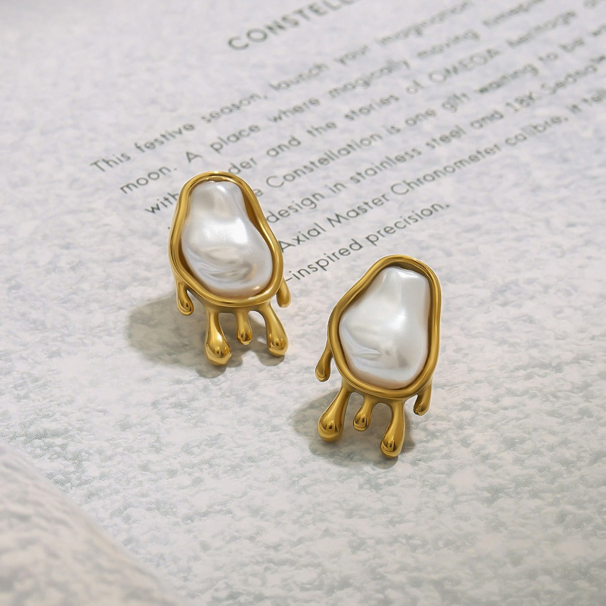 18K gold geometric oval inlaid irregular pearl design exquisite noble earrings