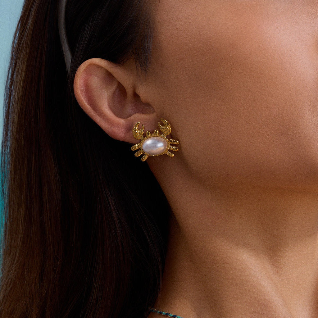 18K gold crab-shaped earrings inlaid with pearls, exquisite and unique design