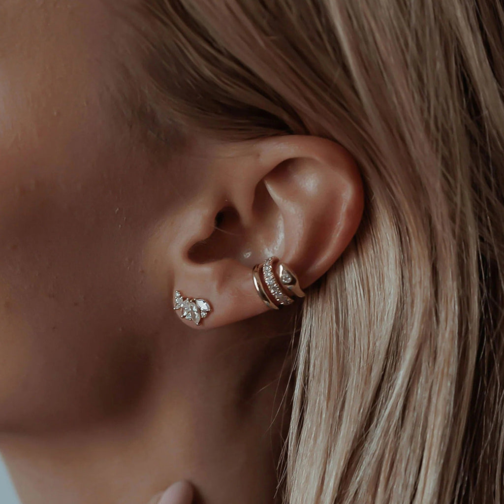 18K gold geometric diamond earrings with exquisite design
