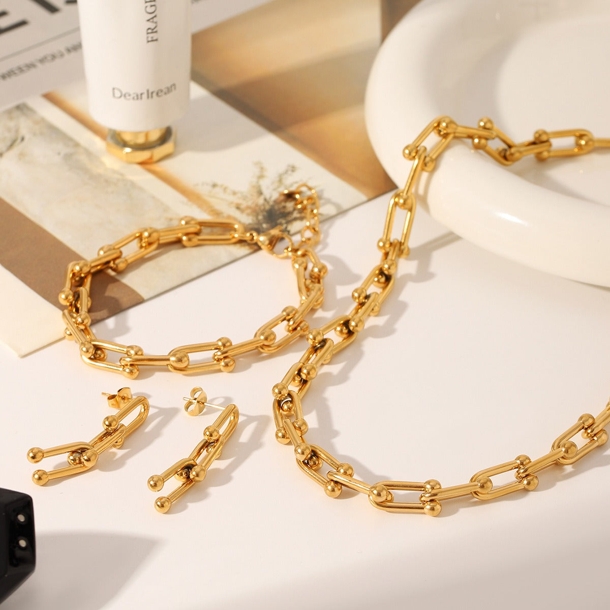 18k gold horseshoe chain bracelet and earrings