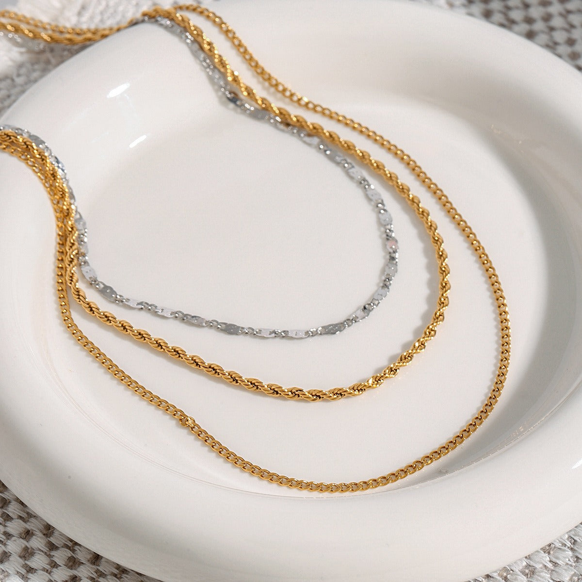 18K gold three-layer chain with gold and silver color matching design, noble and elegant necklace