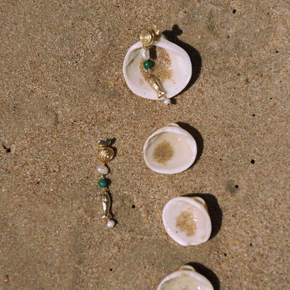 18K goldfish-shaped earrings with pearl design