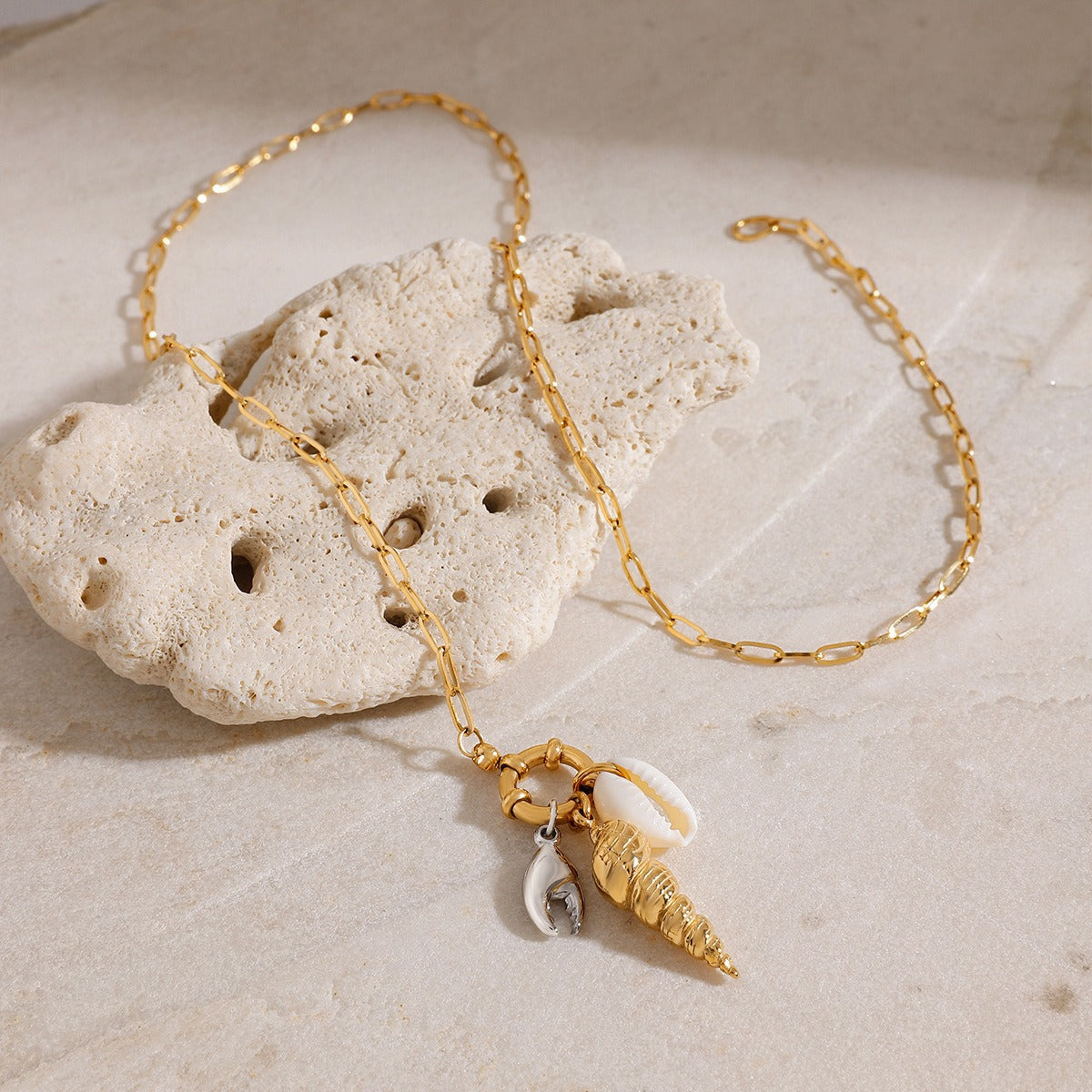 18K Gold Conch Shaped Fashion Necklace