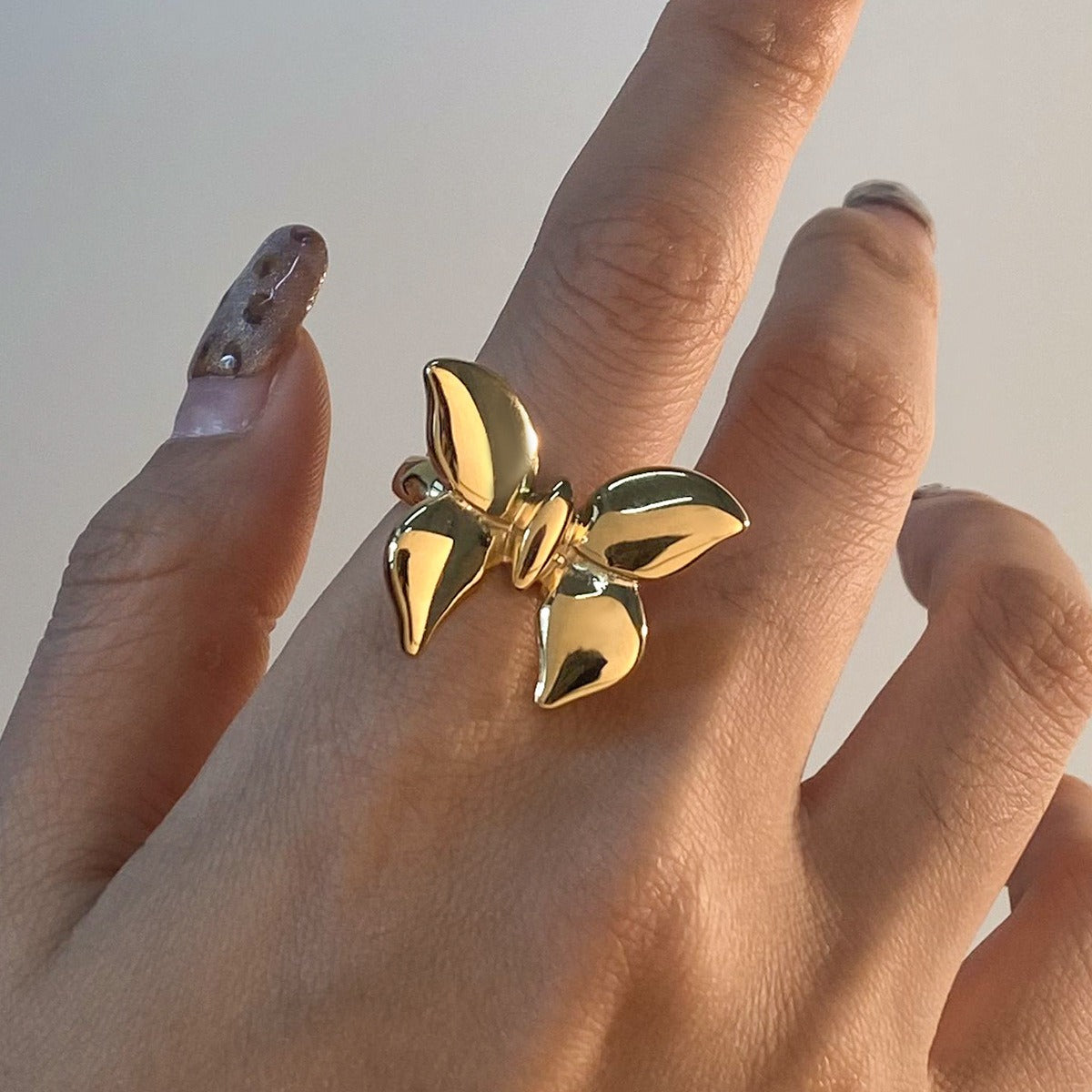 18K gold butterfly design exquisite and noble ring