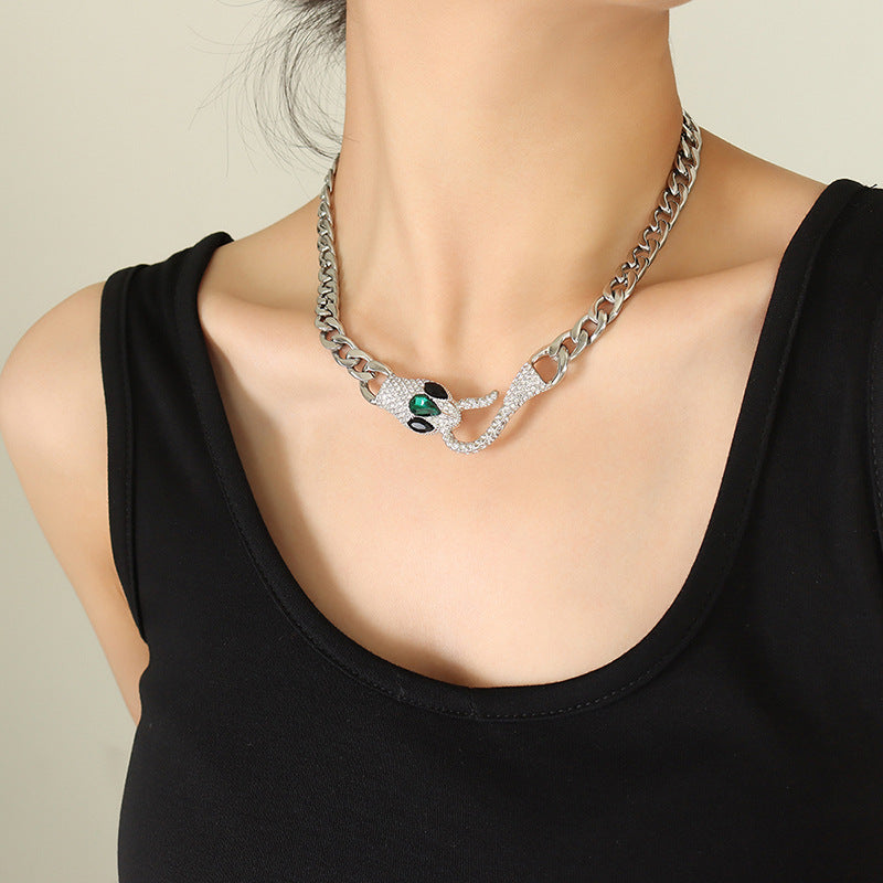 18K Gold Fashion Exquisite Snake Head Design Versatile Necklace