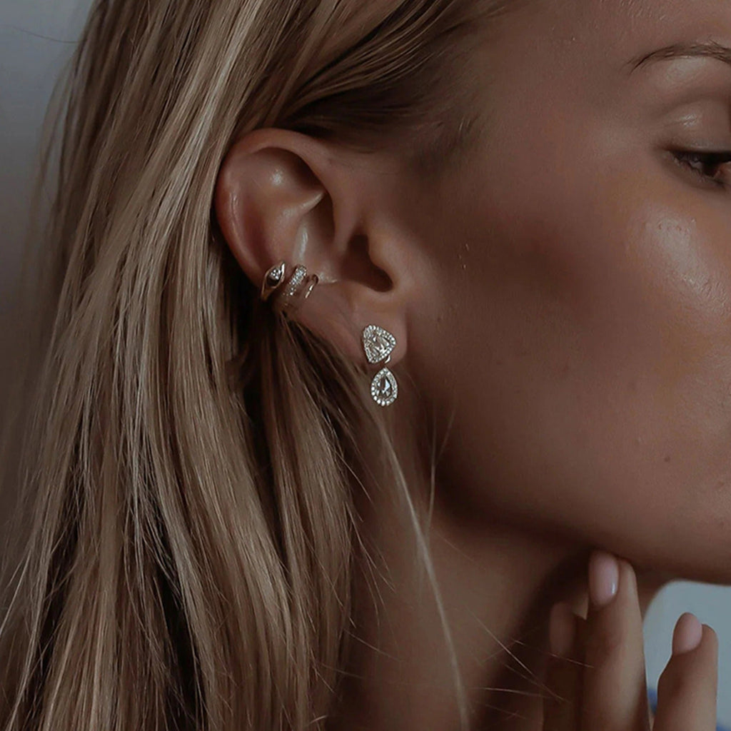 18K gold geometric diamond earrings with exquisite design