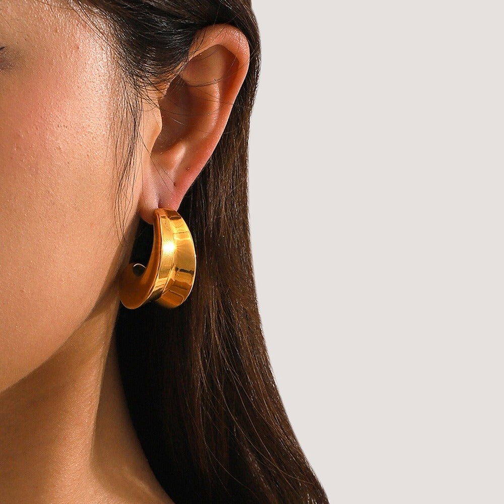 18k gold crescent-shaped design trendy and personalized earrings