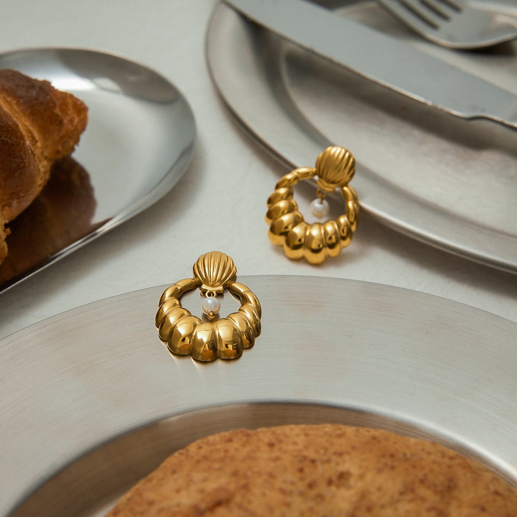 18K gold U-shaped earrings with textured design, exquisite and simple