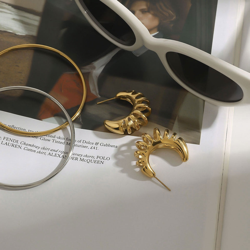 18k gold crescent-shaped earrings with hollow design, trendy and personalized