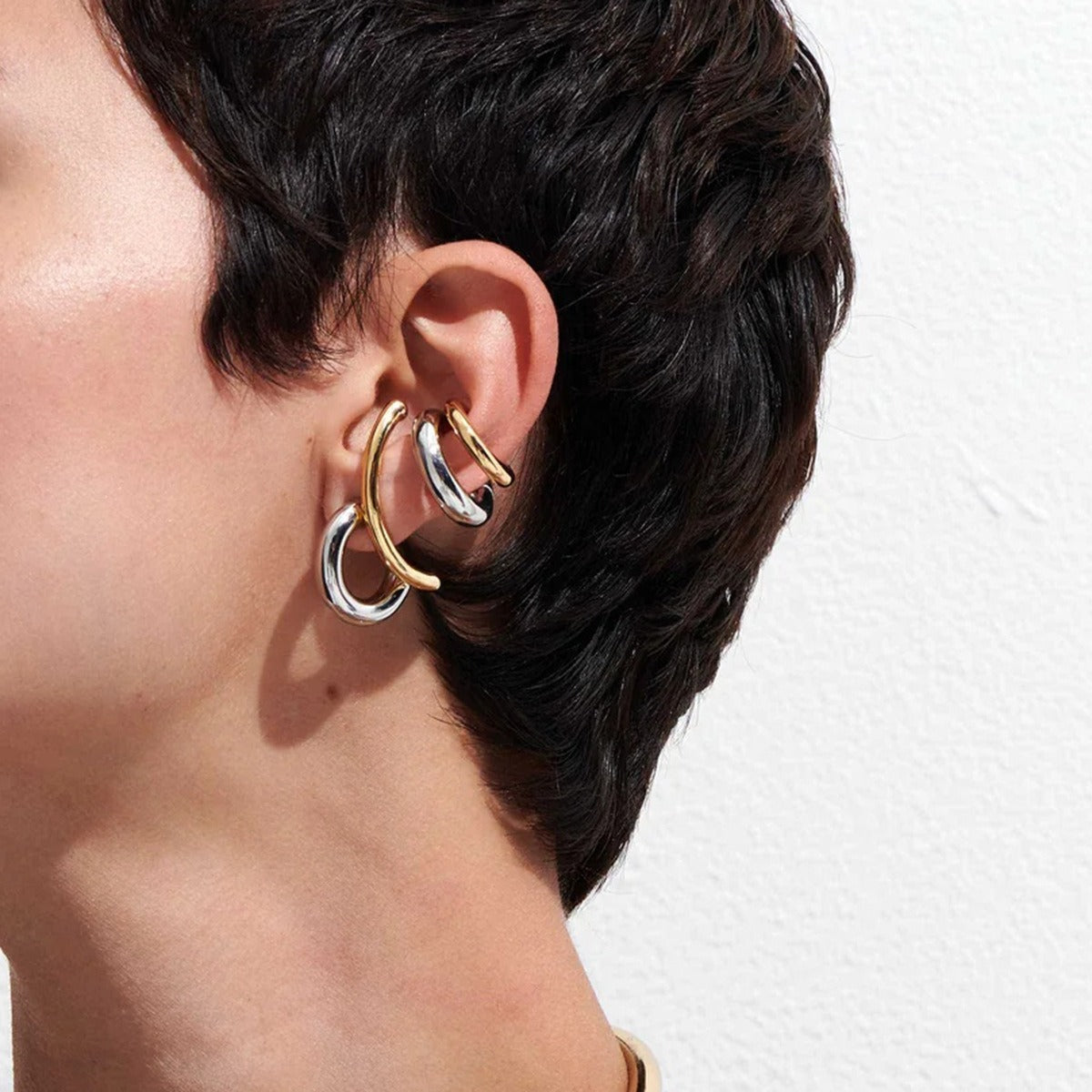 18K gold double C-shaped earrings with gold and silver color matching design, trendy and personalized