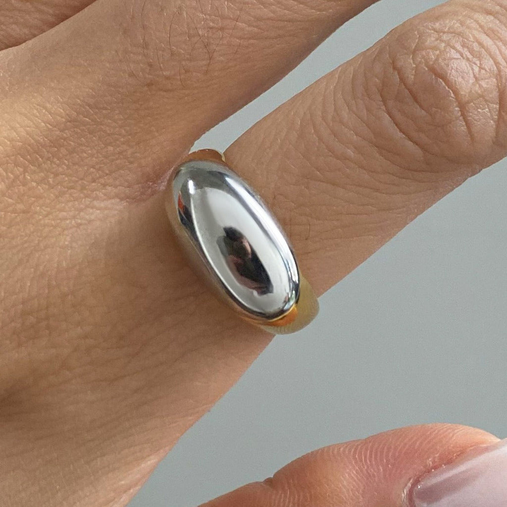 18K gold oval ring with gold and silver color matching design, simple and personalized ring