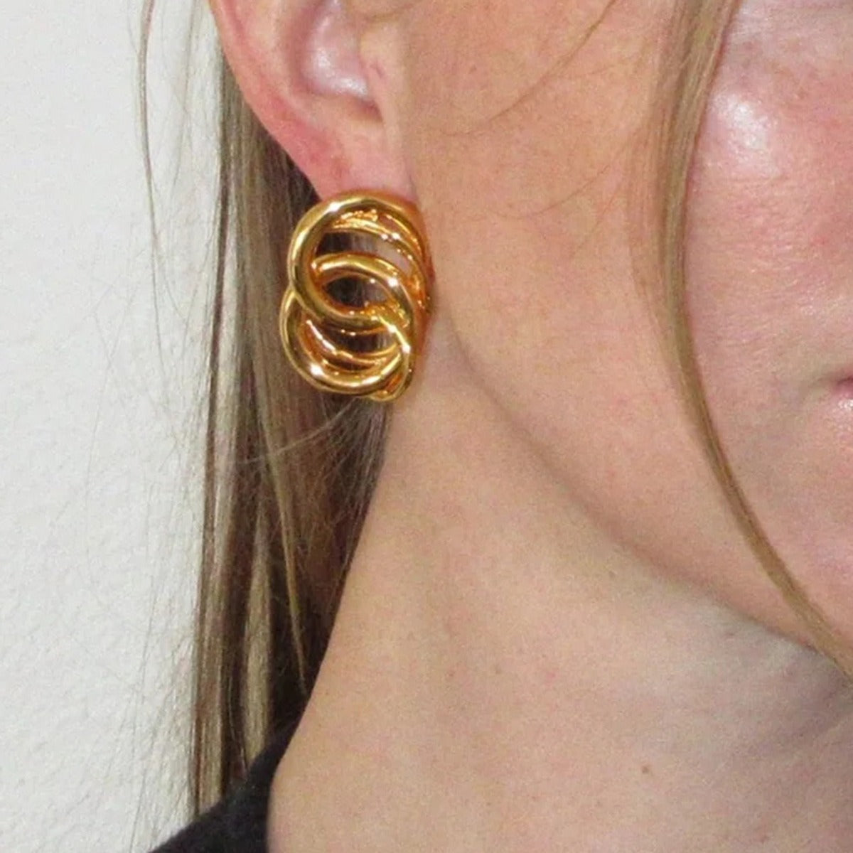 18K gold ring-shaped interlocking earrings with simple personality