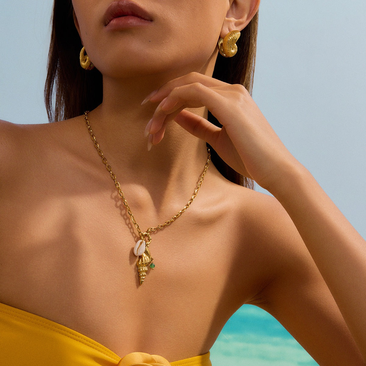 18K Gold Conch Shape Textured Beach Style Necklace