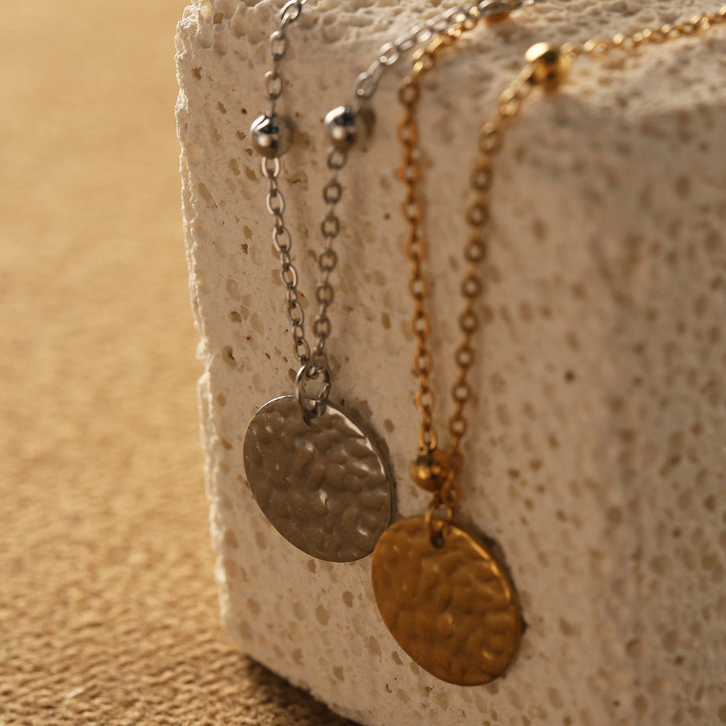 18K Gold Wind-Indented Round Necklace
