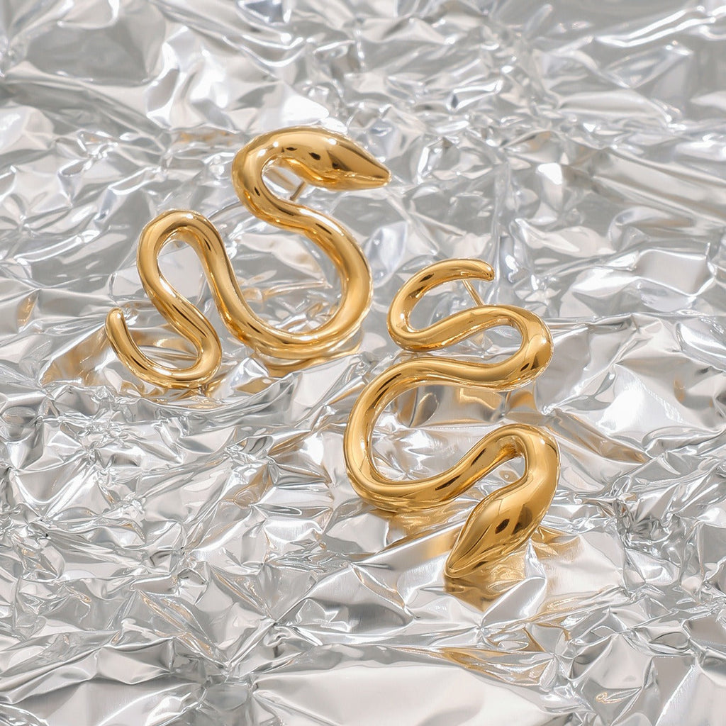 18K gold snake-shaped design trendy and personalized earrings