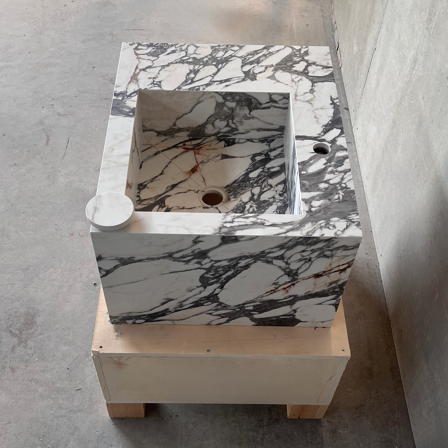 Engineered Porcelain Sink Gold - Handcrafted Calacatta Marble