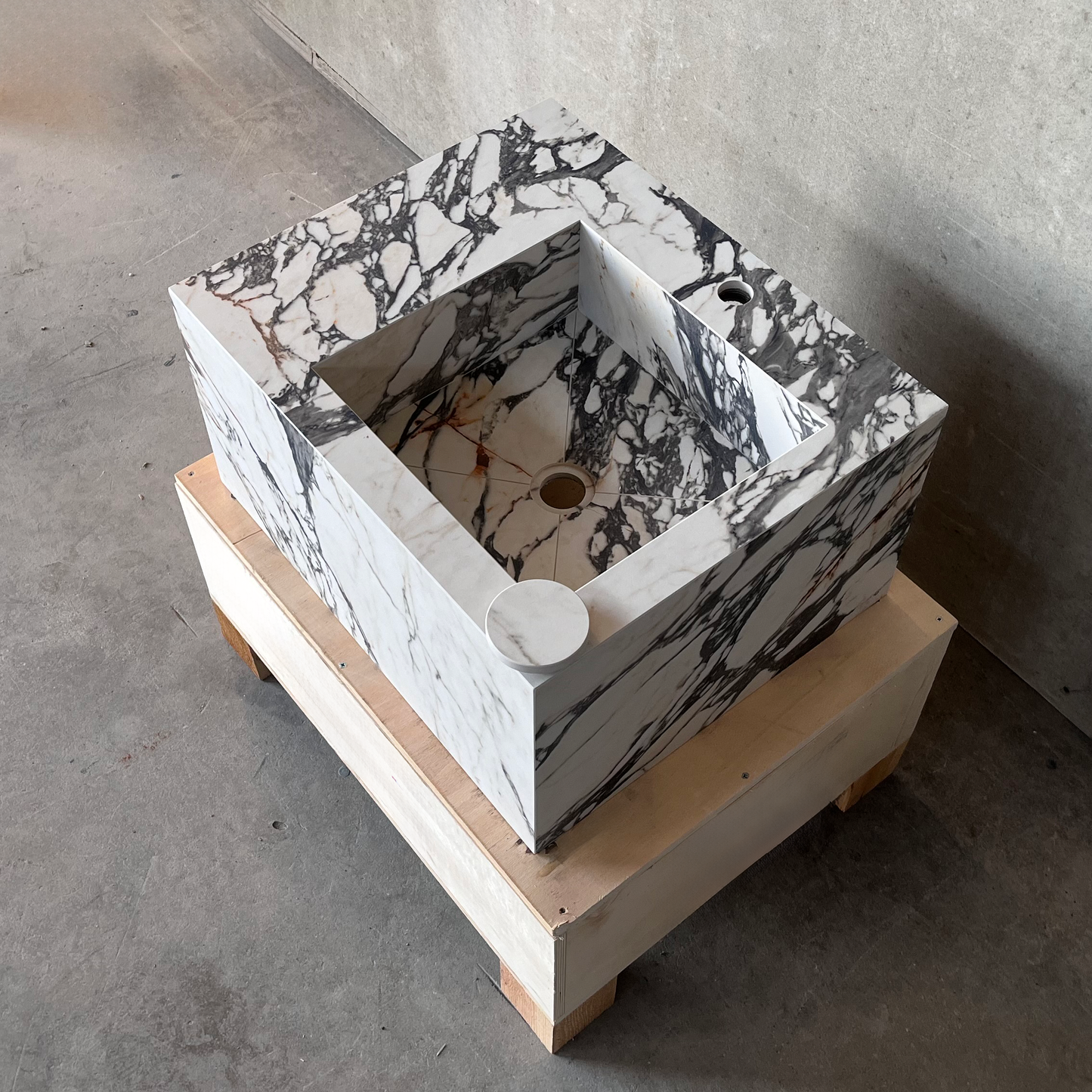 Engineered Porcelain Sink Gold - Handcrafted Calacatta Marble