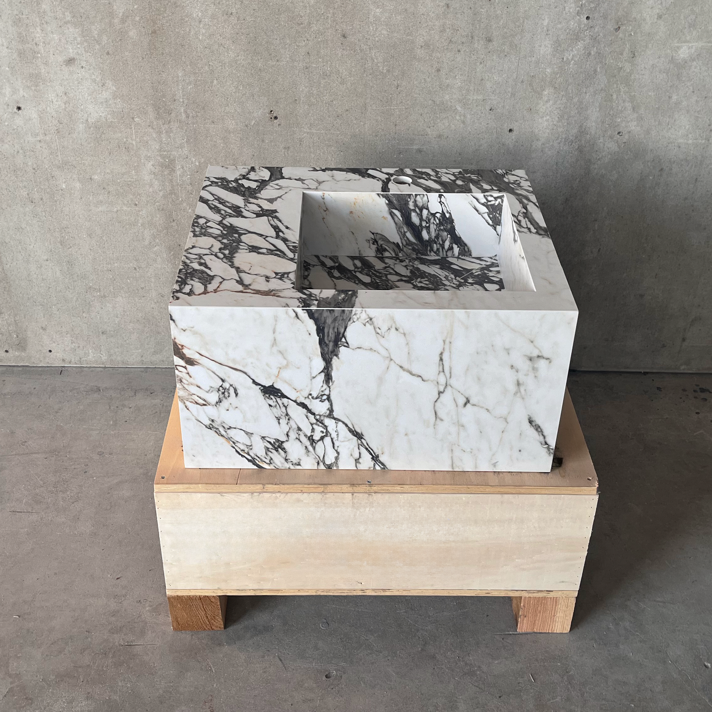 Engineered Porcelain Sink Gold - Handcrafted Calacatta Marble