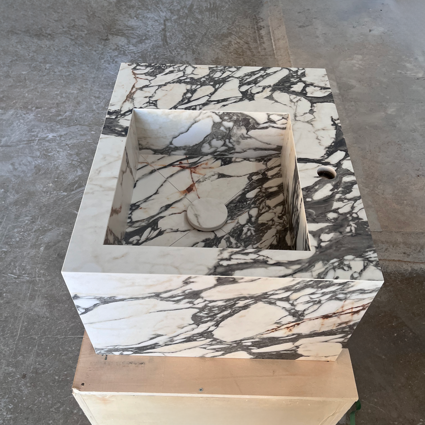 Engineered Porcelain Sink Gold - Handcrafted Calacatta Marble
